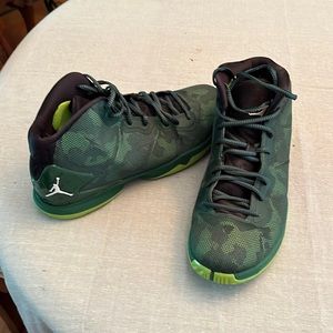 Jordan’s size 10 mens camo green Super Clean